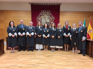 Las nuevas juezas con la Sala de Gobierno del TSJ de Extremadura